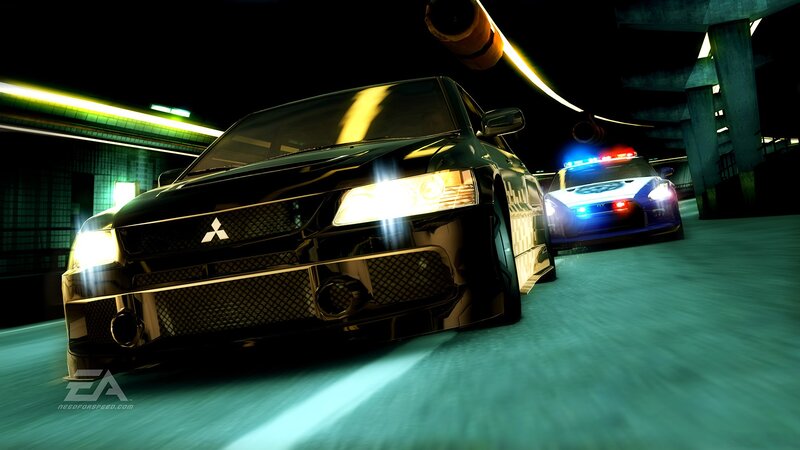 Mitsubishi Lancer in a police chase
