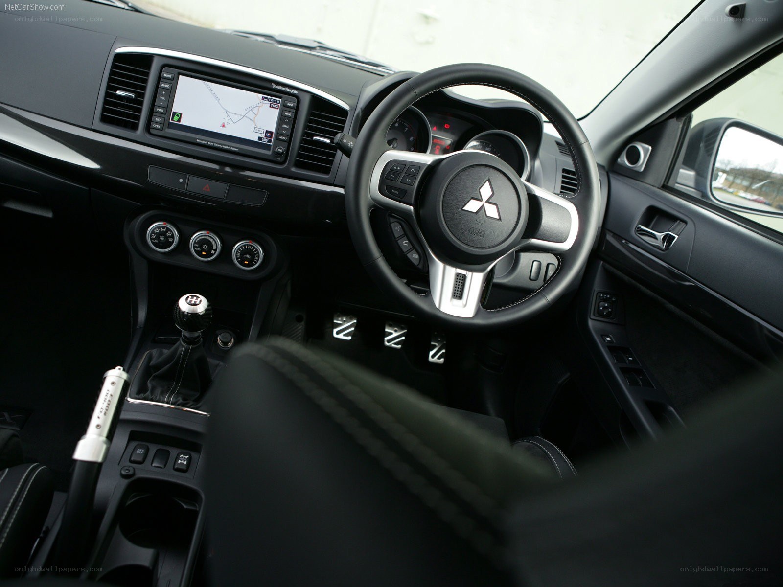 Mitsubishi Lancer interior