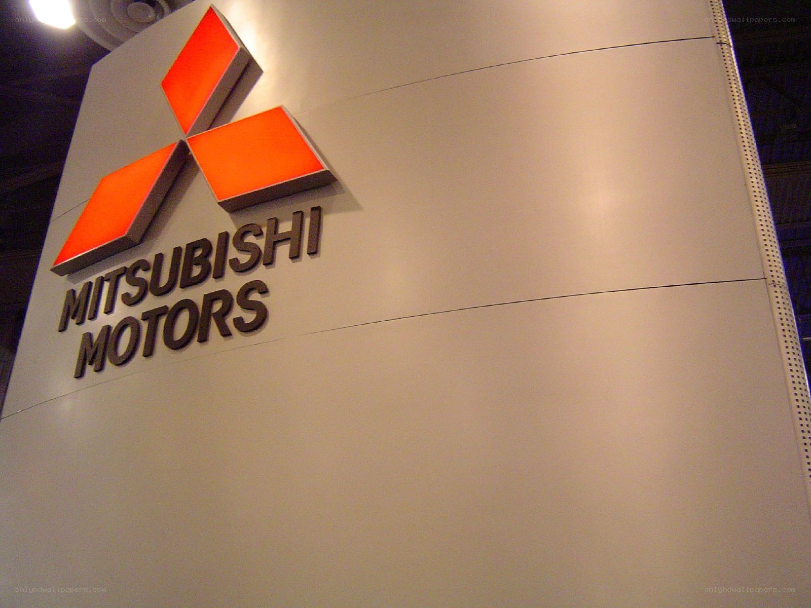 Mitsubishi Motors logo display