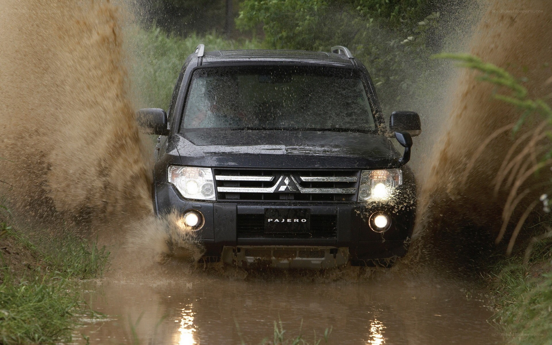 Mitsubishi Pajero driving through mud