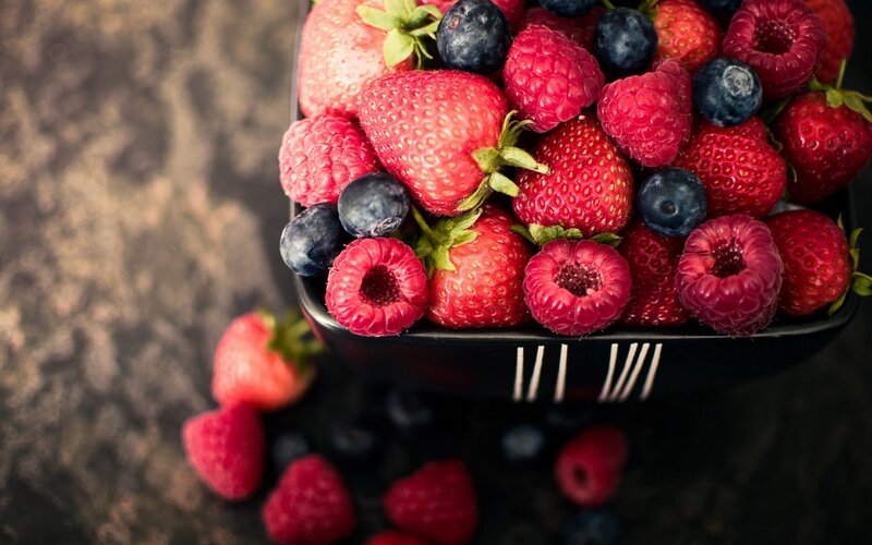 Mixed Berries in a Bowl — Red, Fresh