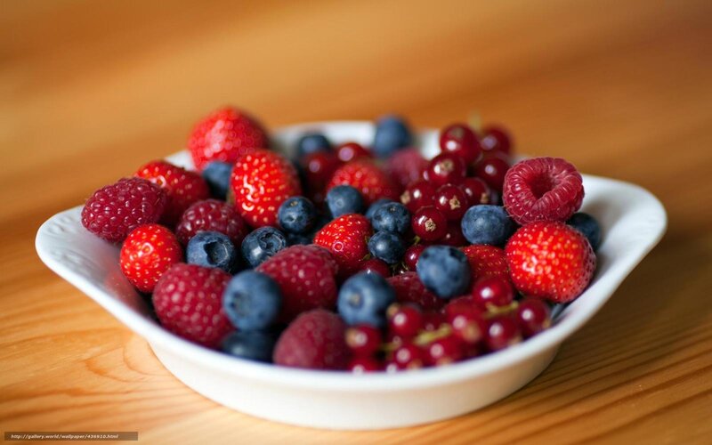 Mixed Berries in Bowl — Red, Calm