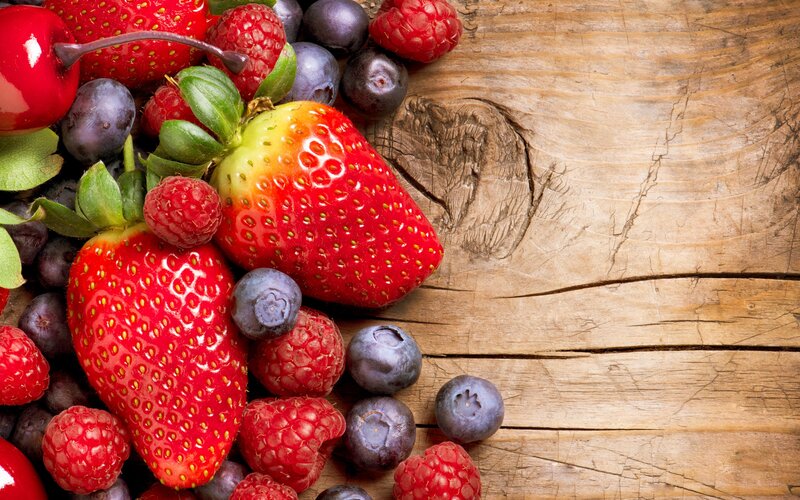 Mixed Berries on Wood — Red, Natural