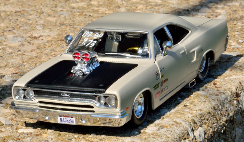 Model Car on Gravel — Beige
