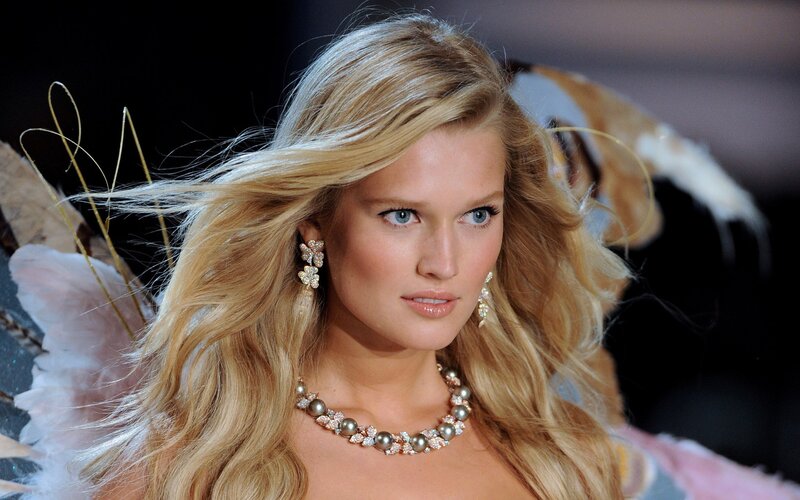 model with blonde hair and jewelry