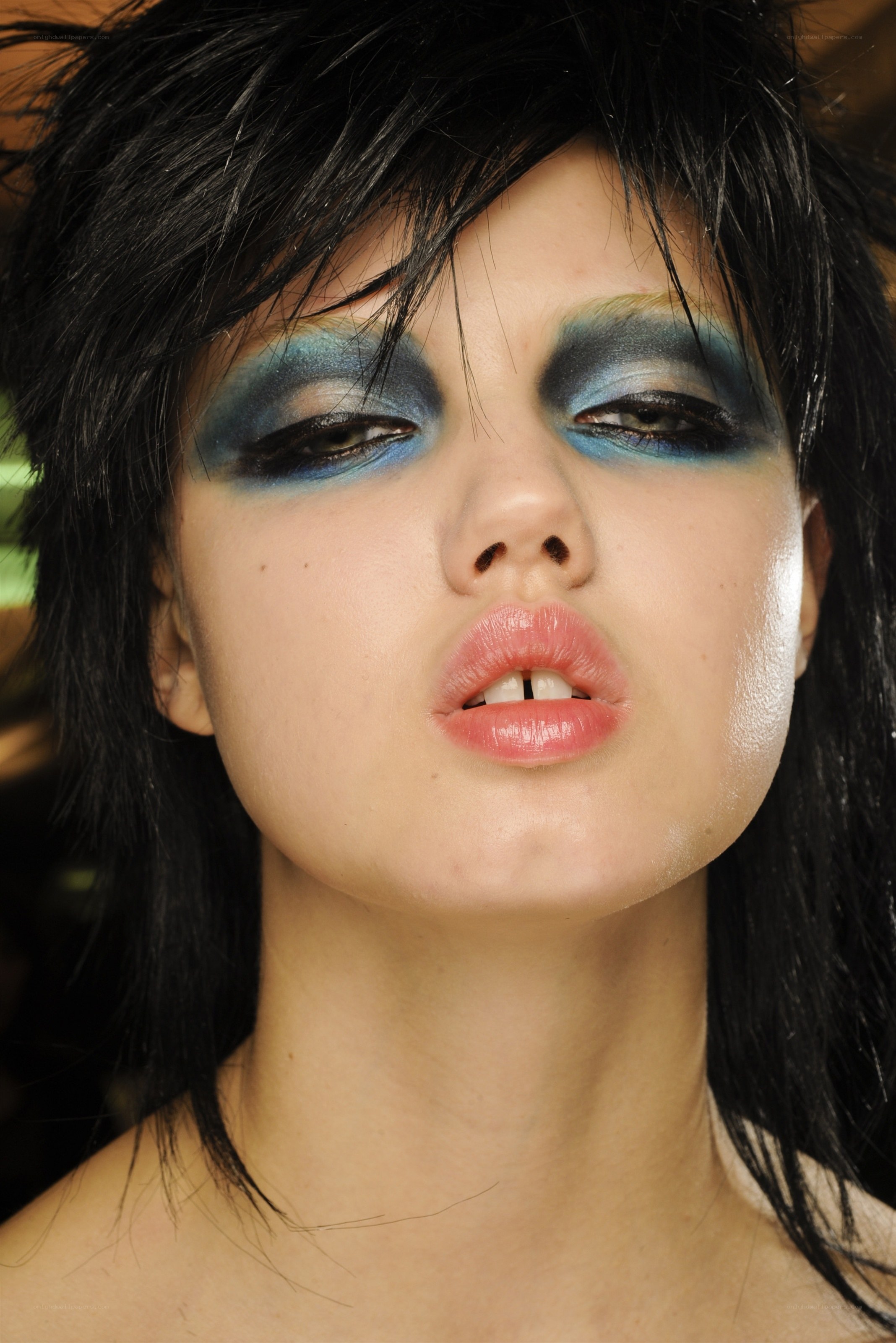 model with blue eye makeup