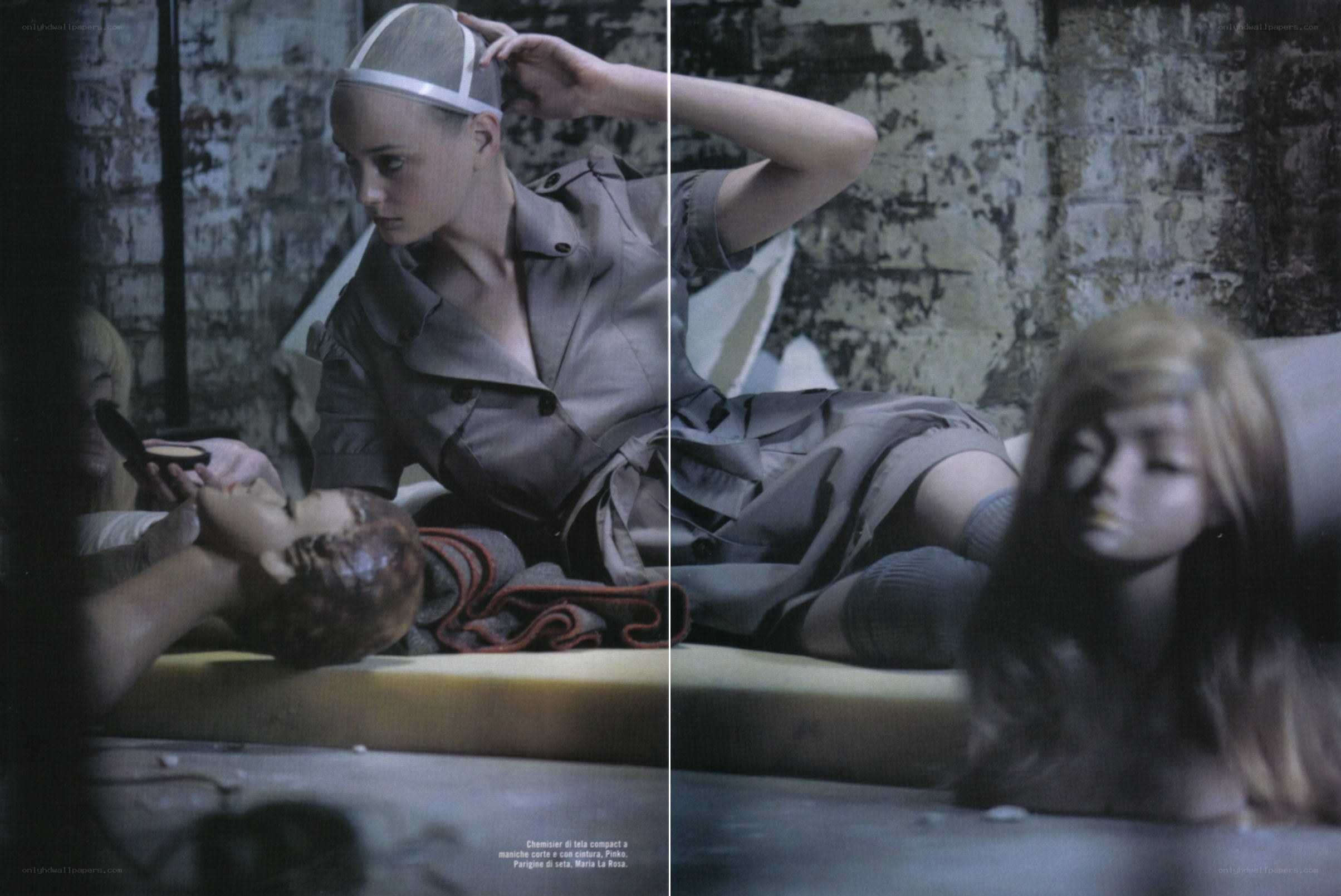 model with mannequin heads