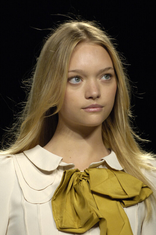 model with yellow bow