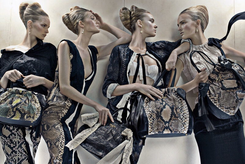 Models with snake-skin bags