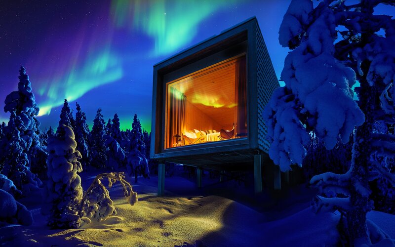 Modern Cabin in Snow — Blue