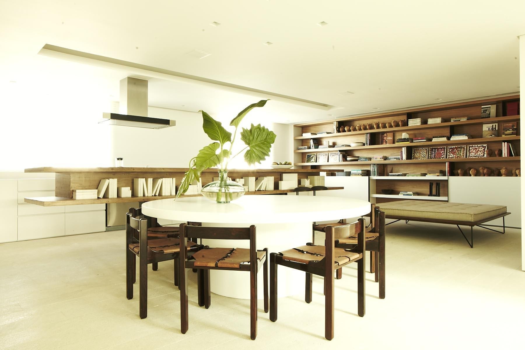 Modern dining room with bookshelf