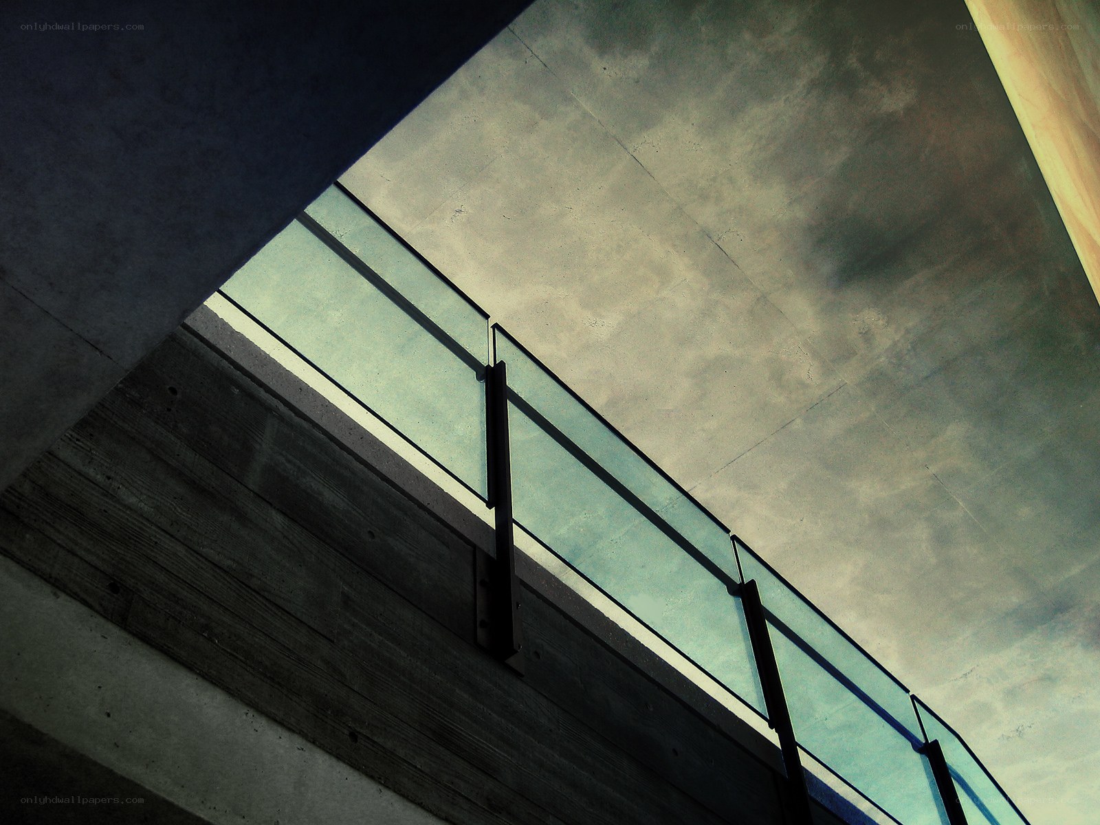 Modern glass railing structure
