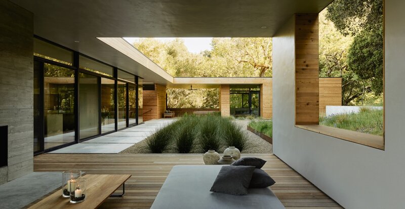 Modern House Courtyard — Gray