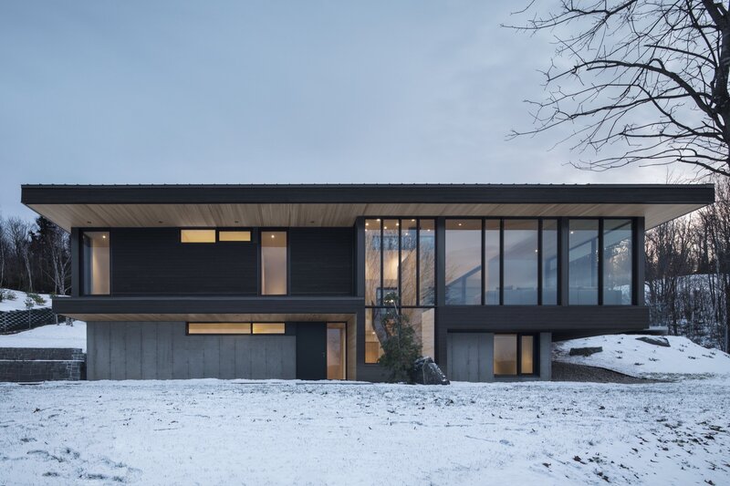 Modern House in Snow — White, Serene