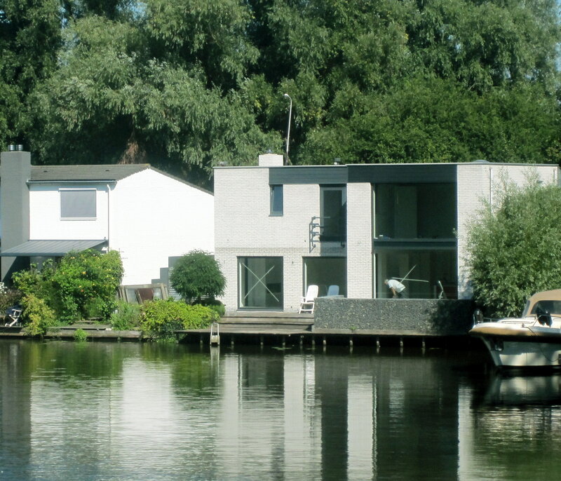 Modern House on Water — Green