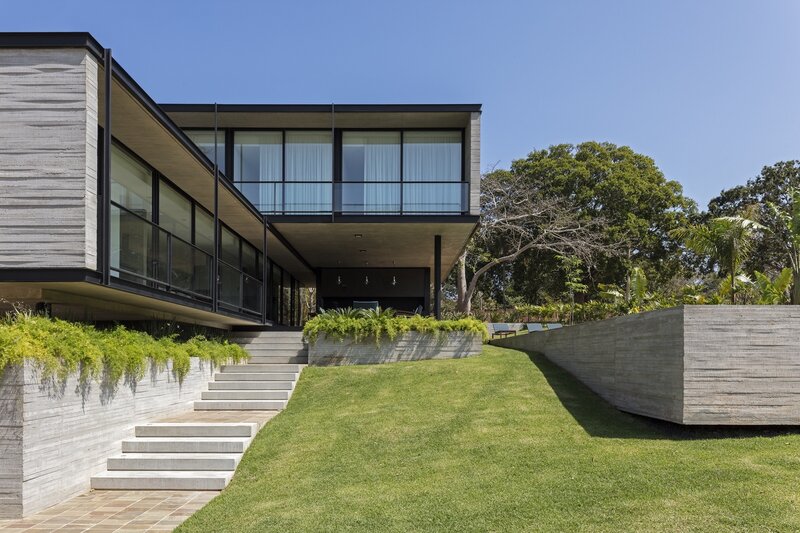Modern House with Lawn — Green