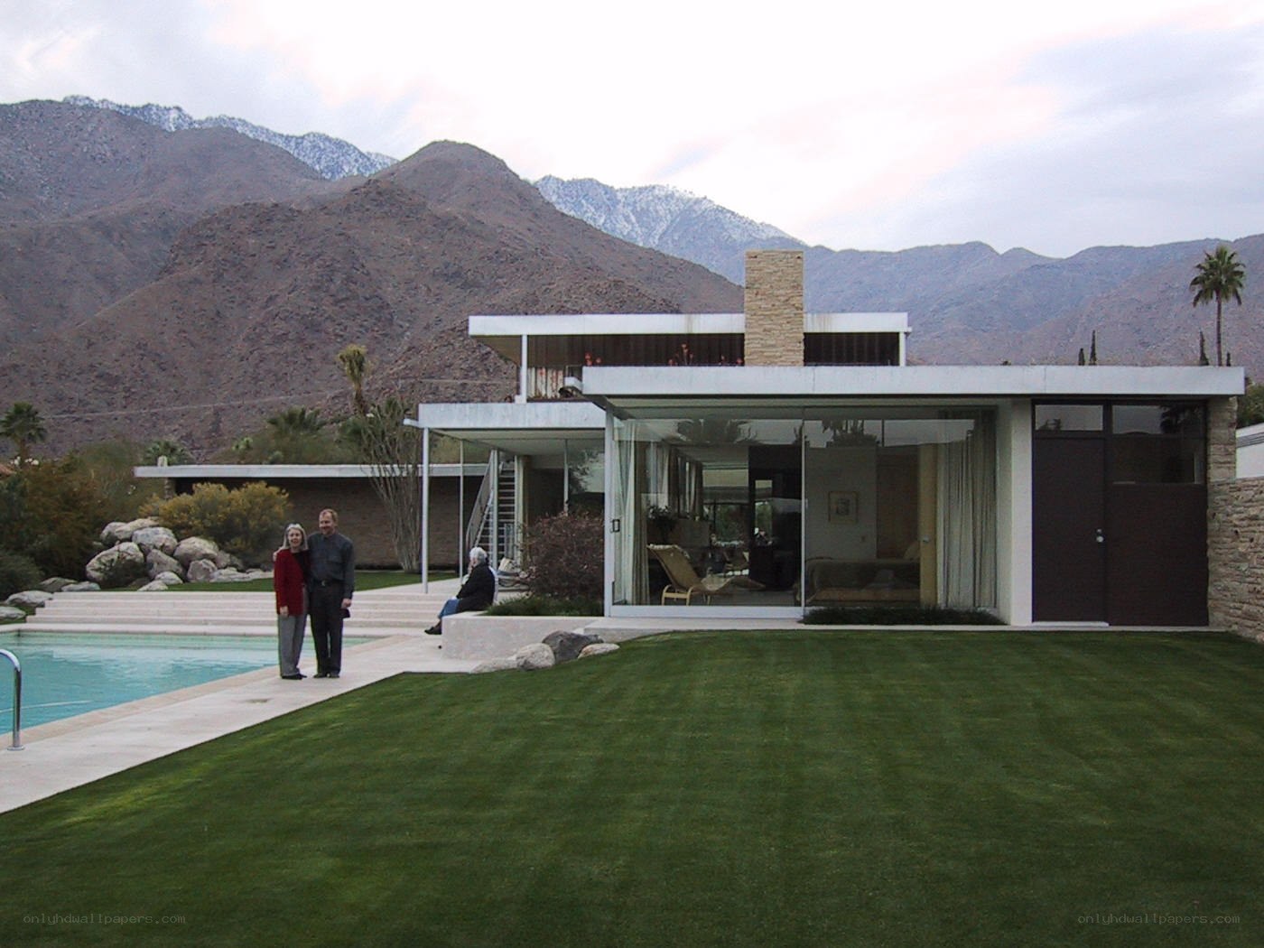 Modern house with pool and mountains