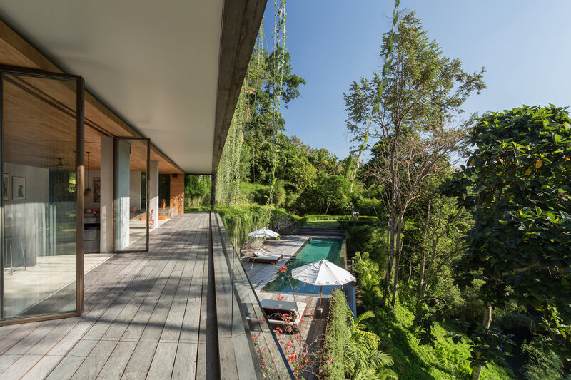 Modern Villa with Pool — Green, Serene