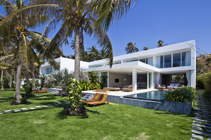 Modern White Villa — Serene