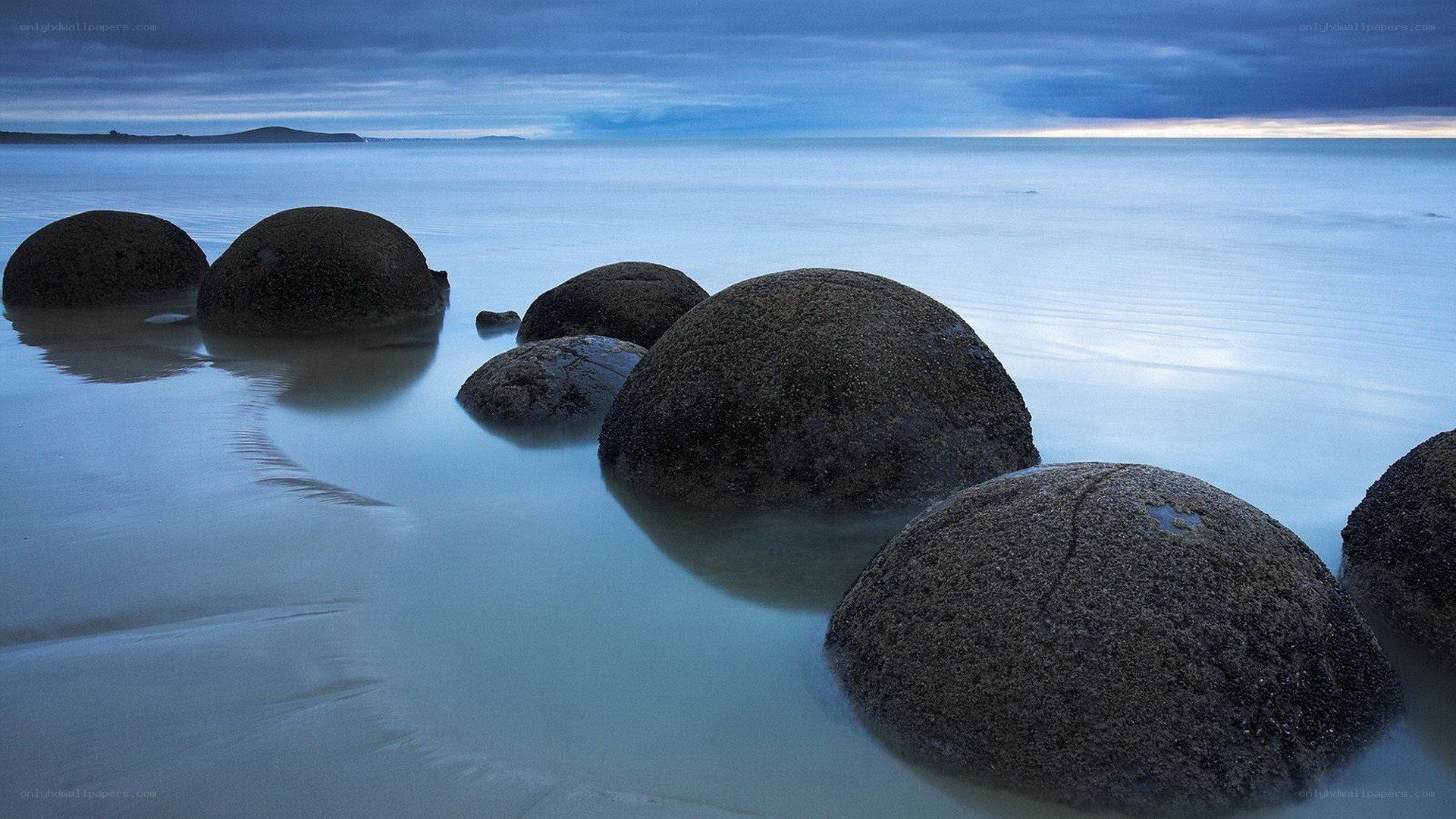 Moeraki Boulders at dawn