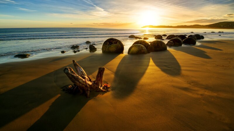 Moeraki Boulders Beach — Gold, Serene