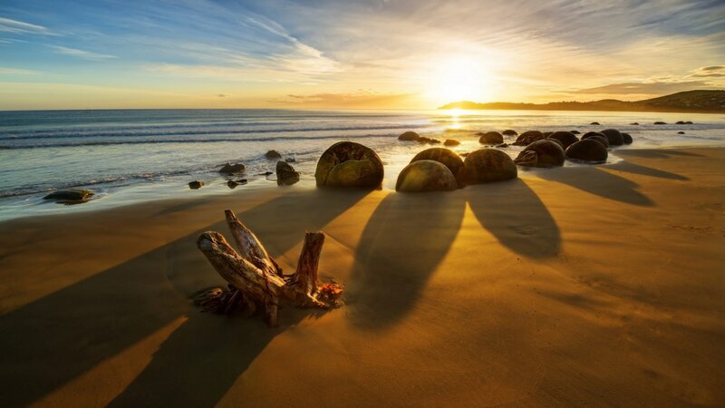Moeraki Boulders Beach — Gold