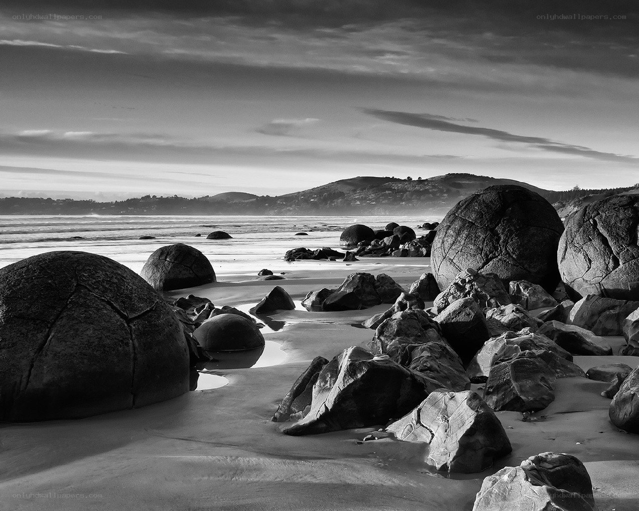 Moeraki Boulders beach scene