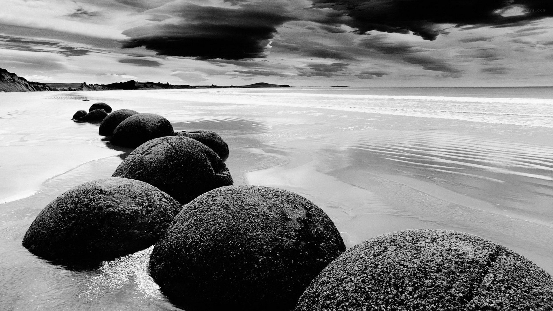 Moeraki Boulders on beach