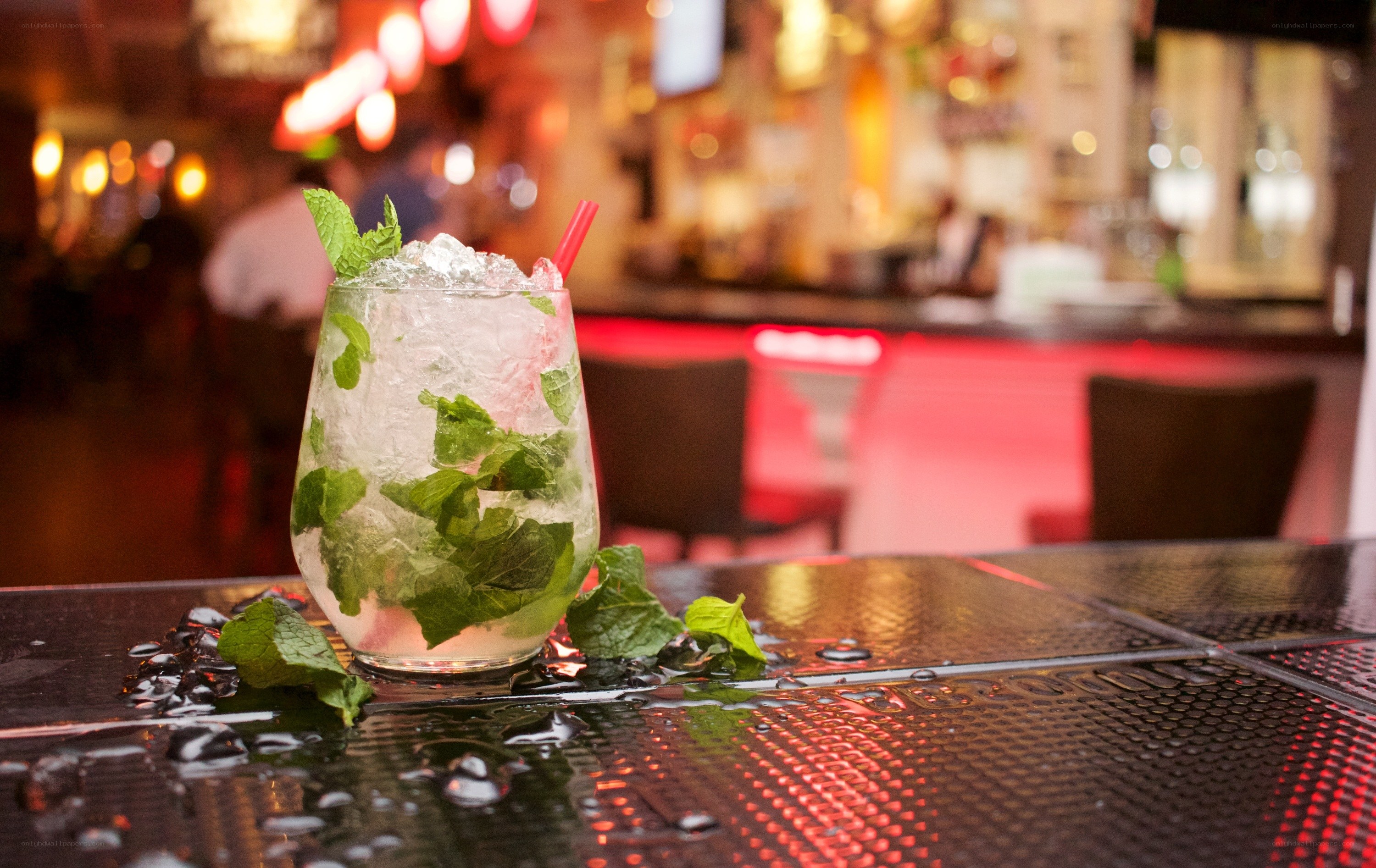 Mojito cocktail at a bar