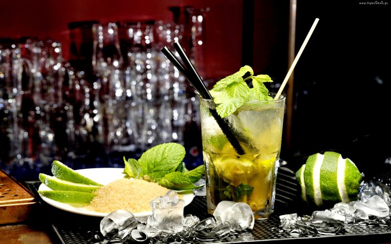 Mojito Cocktail on Bar — Green