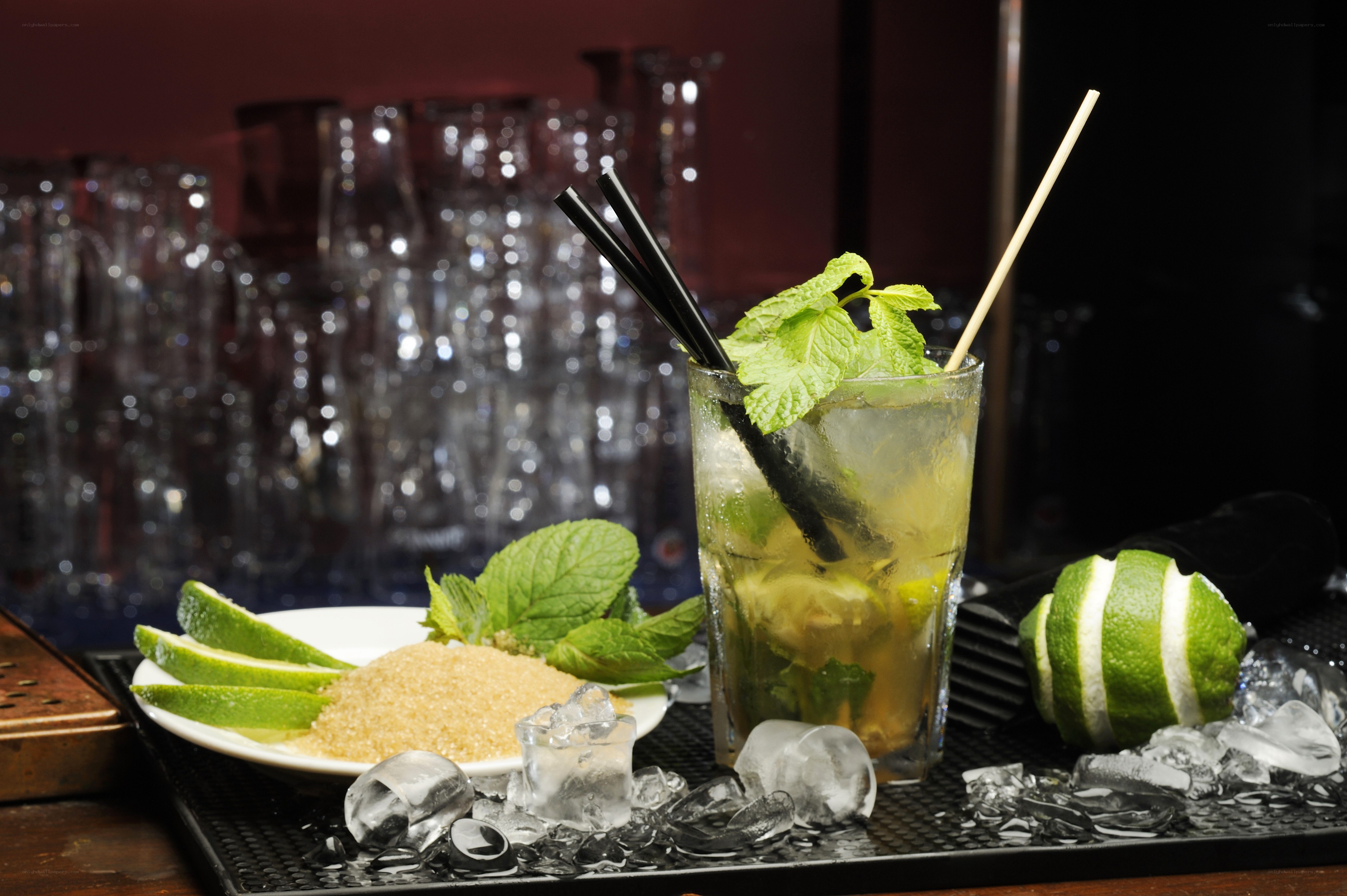 Mojito cocktail with garnishes