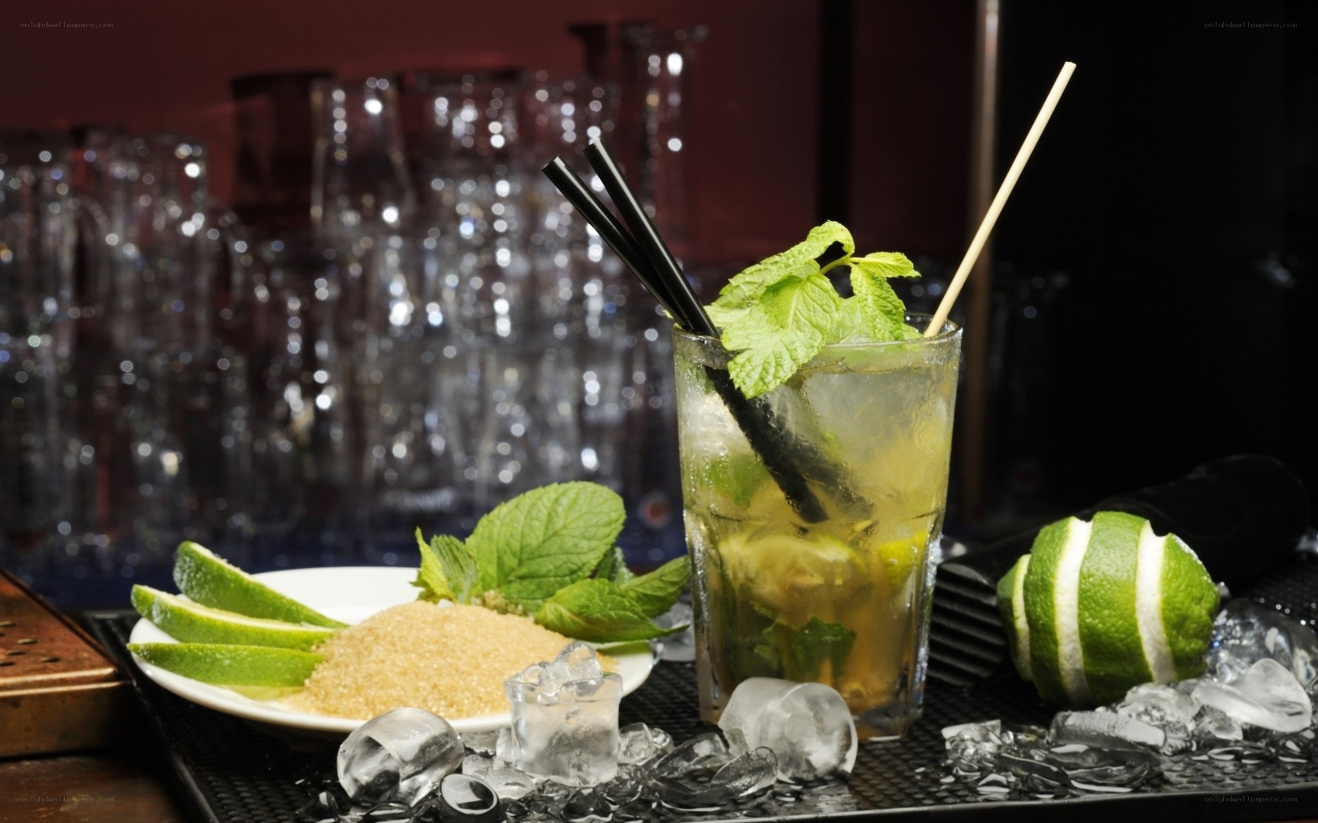 Mojito cocktail with garnishes
