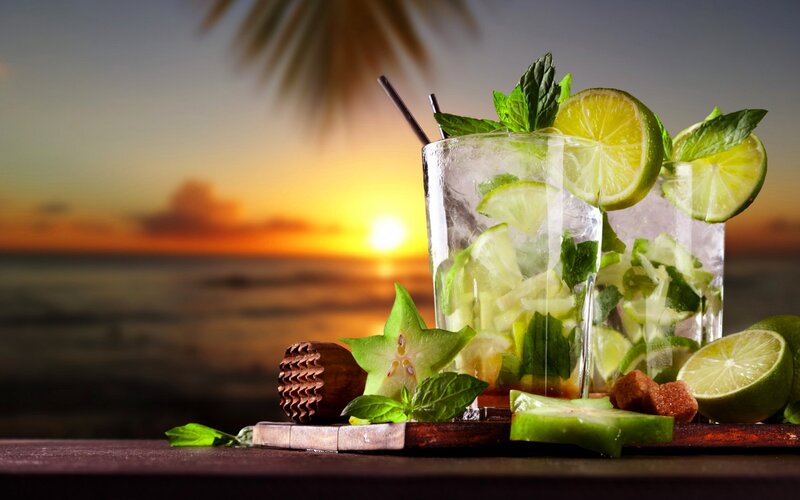 Mojito Cocktails on Table — Green