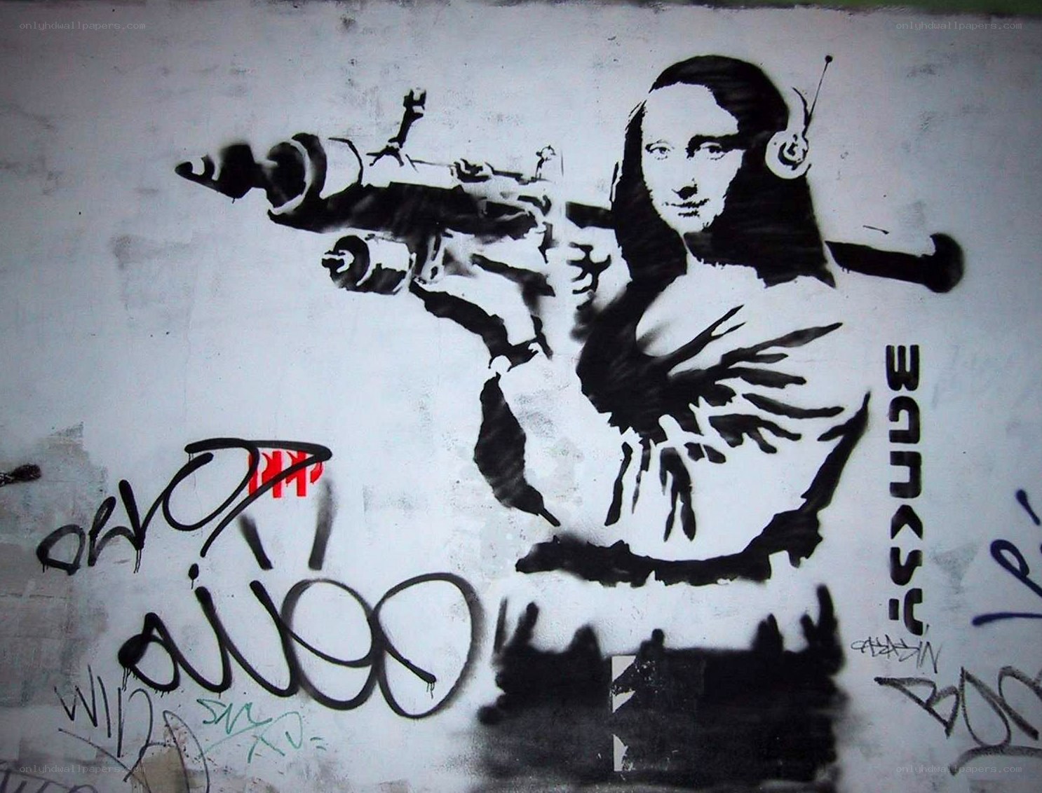 Mona Lisa with gun graffiti