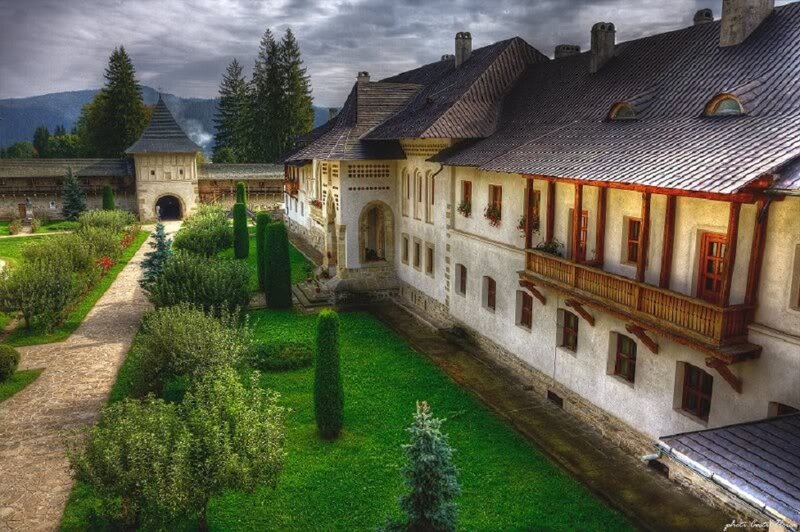 Monastery Courtyard — Green