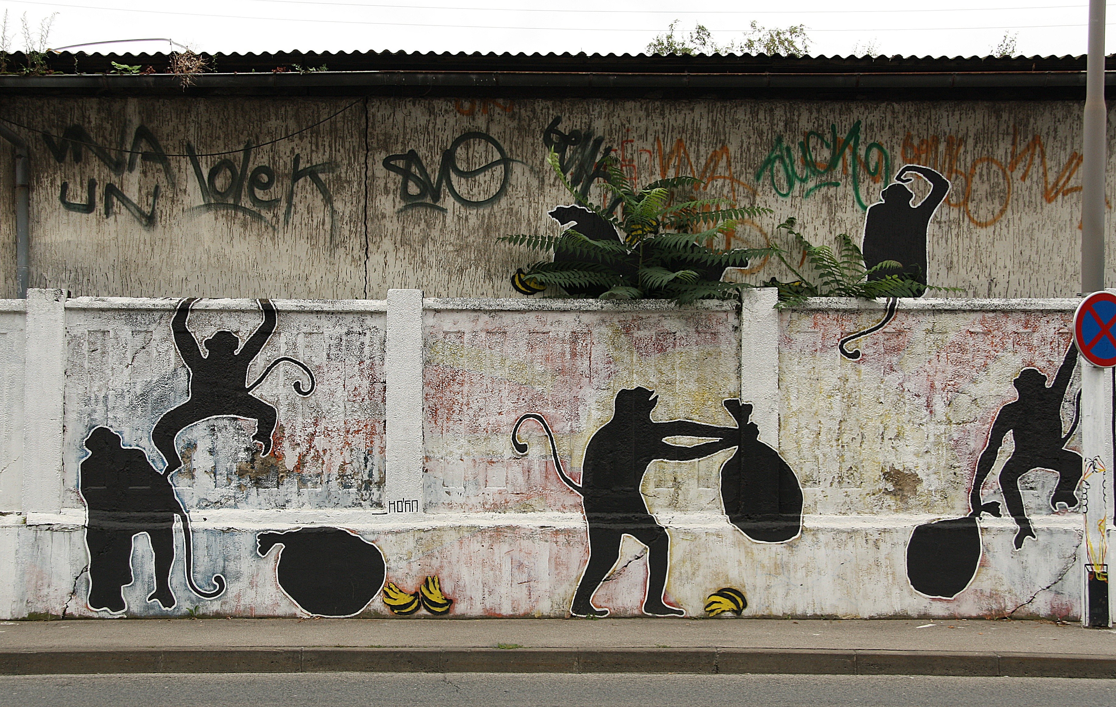 Monkey graffiti on a wall