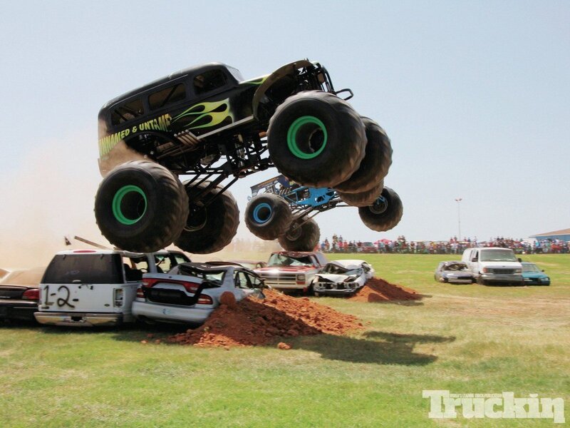 Monster Truck Jumping — Green, Dramatic