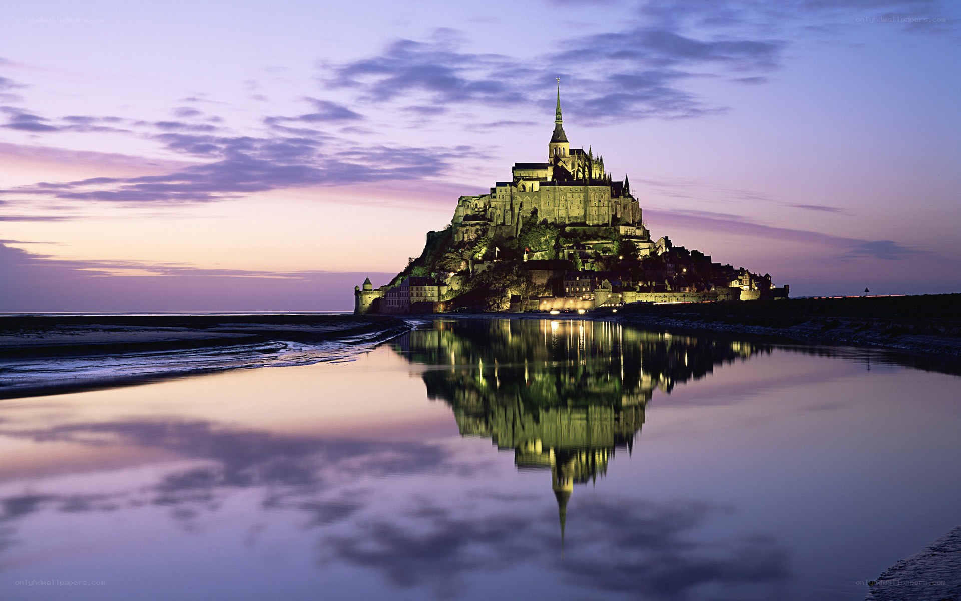 Mont Saint-Michel at dusk