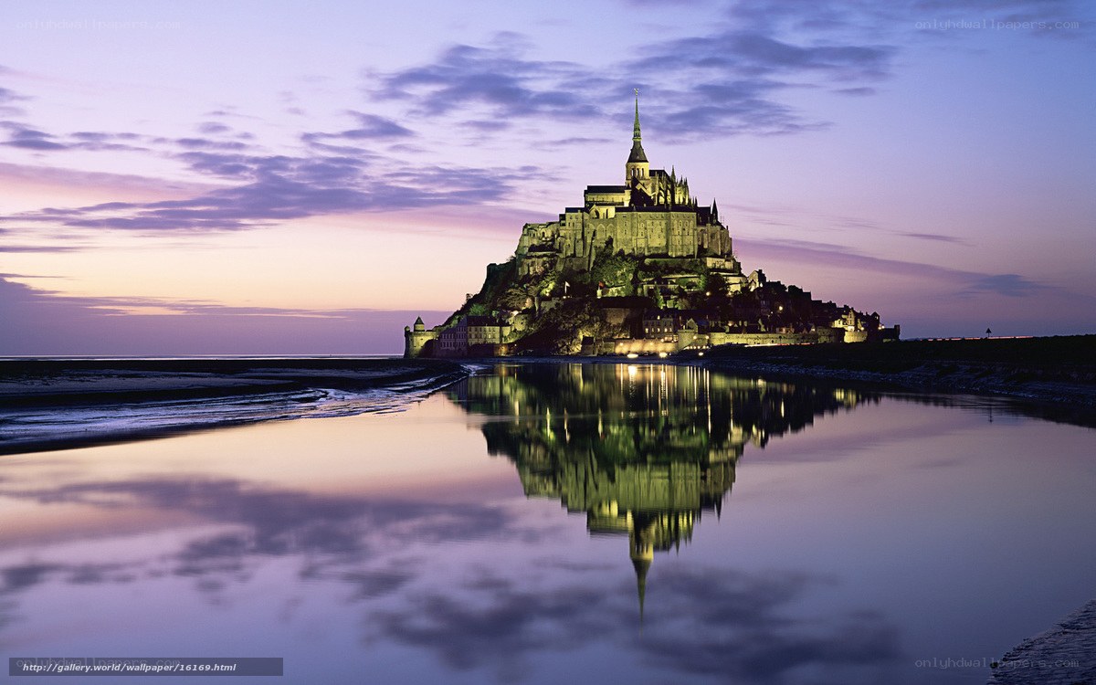 Mont Saint-Michel at dusk