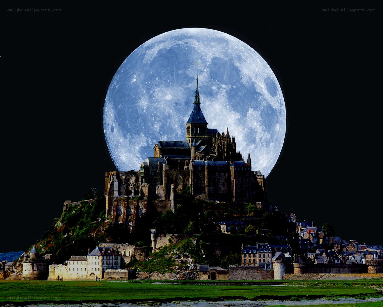 Mont Saint-Michel under full moon