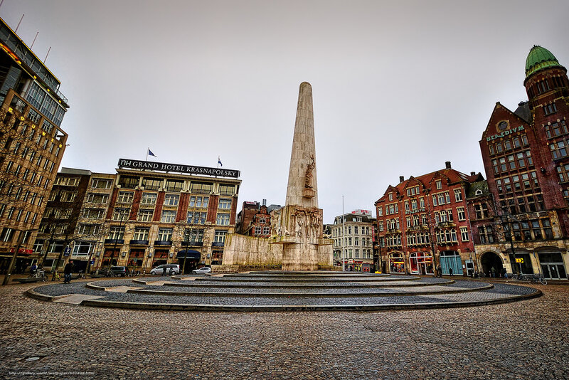 Monument in a city square