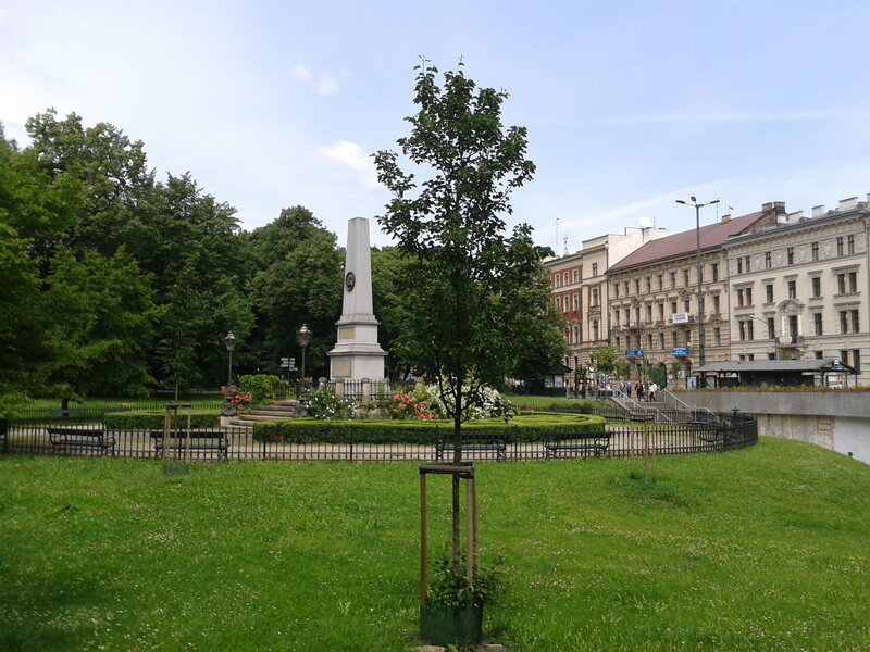 Monument in Park — Green, Calm, Afternoon
