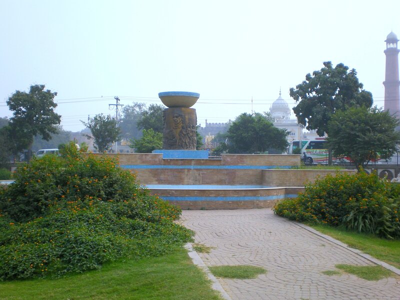 Monument in Park — Green, Calm