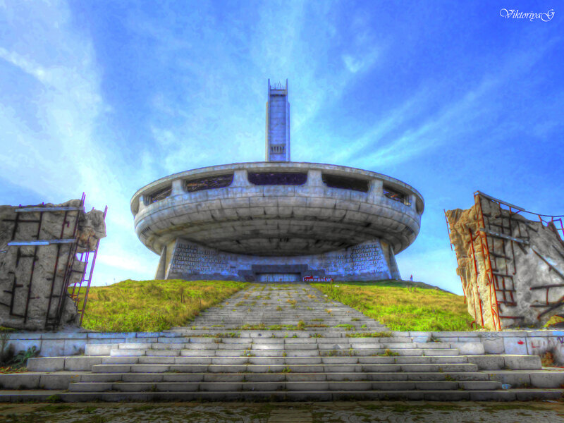Monument on Grassy Hill