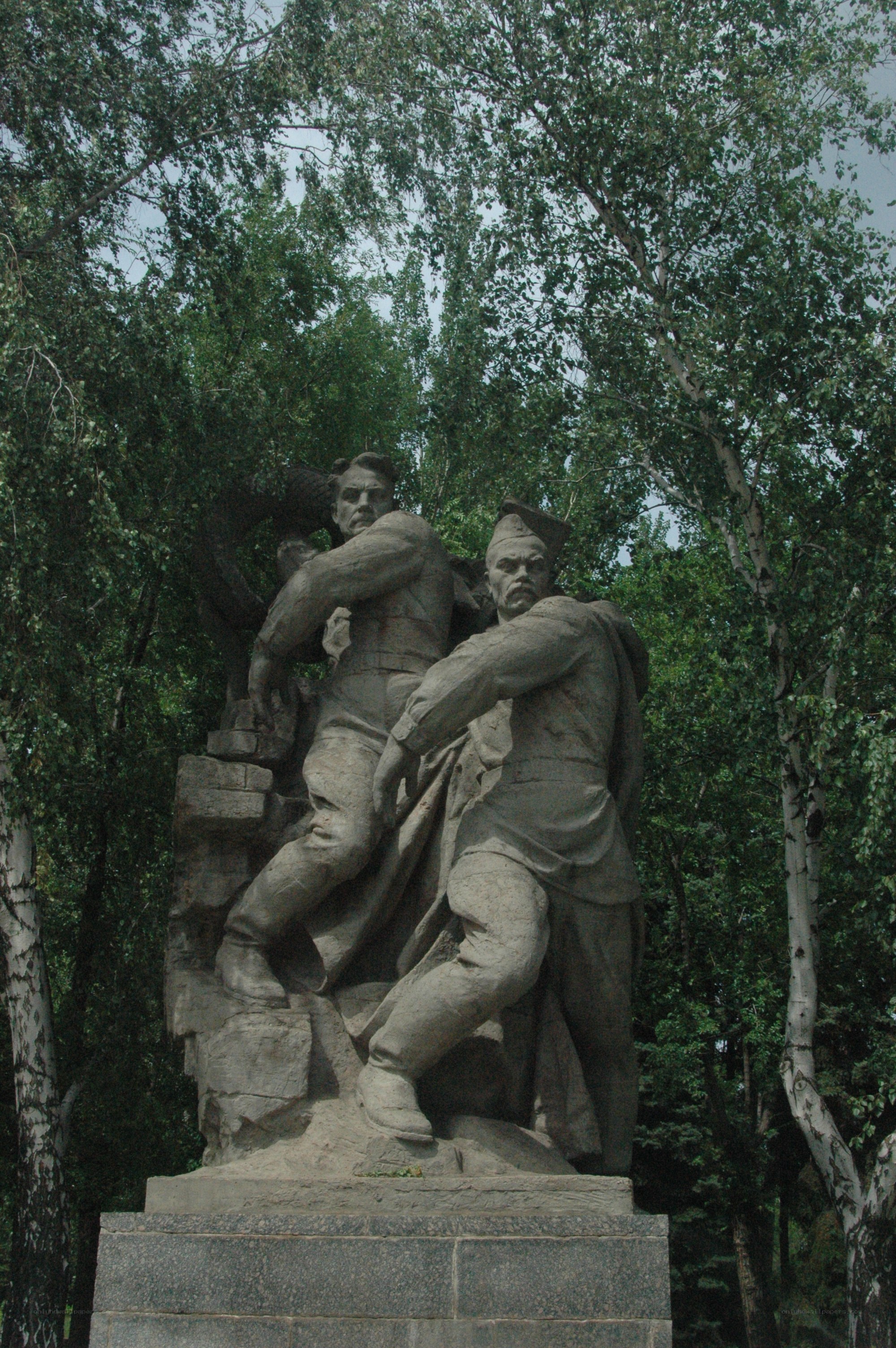 Monument to soldiers in park