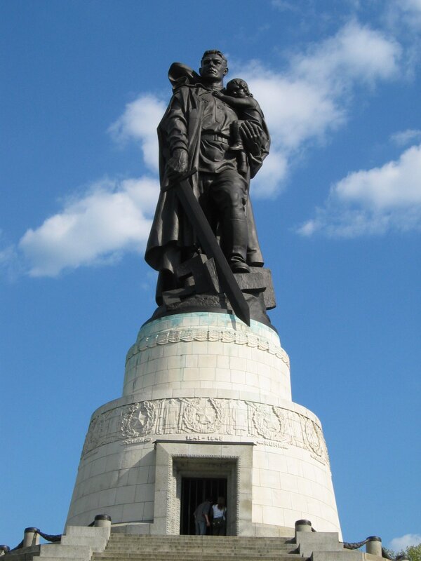 Monument to Soviet Soldier