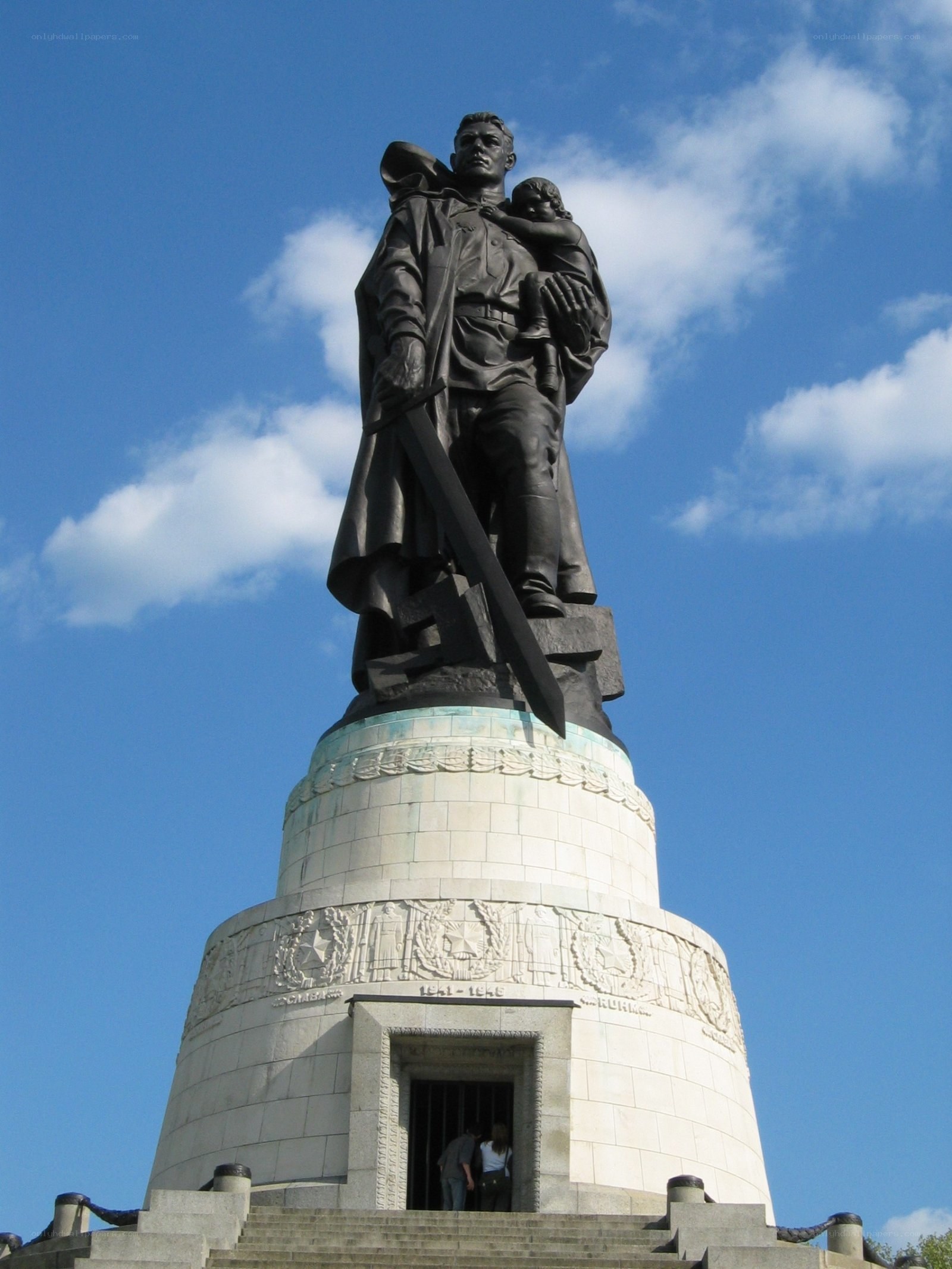 Monument to Soviet Soldier