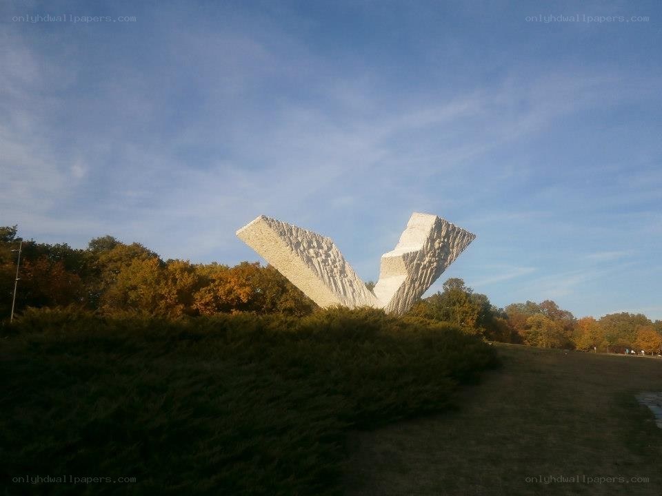 Monument with V-shaped sculpture