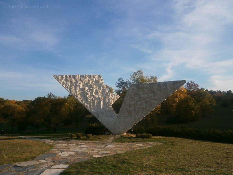 Monument with V-shaped sculpture