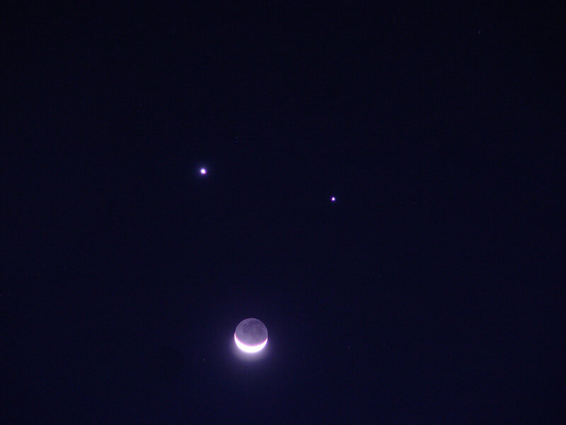 Moon and two planets in night sky